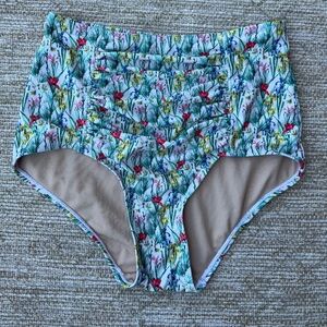 Kortni Jeane Ruched Swim Bottoms Garden floral size XS